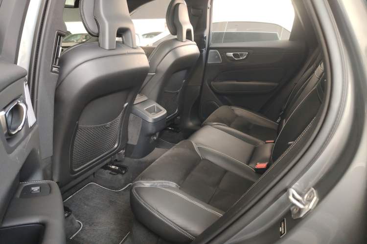 Used Volvo XC60 2018 T5 4x4 Smart & Sporty Edition
