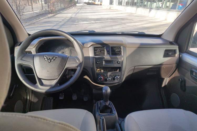 Used Wuling Rongguang 2014 1.2L S Base Model
