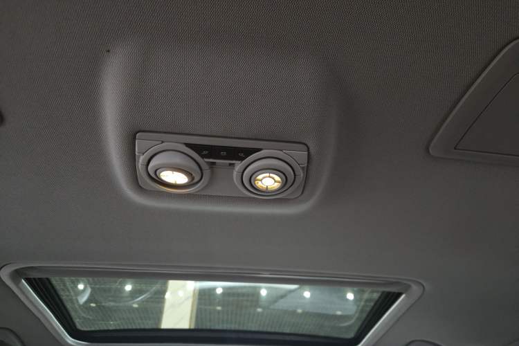 Used BMW 3 Series 2016 320Li Ambition Model
