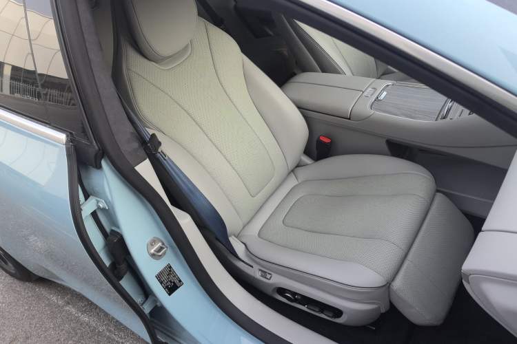 Used Hima Luxeed S7 2025 855 km Max