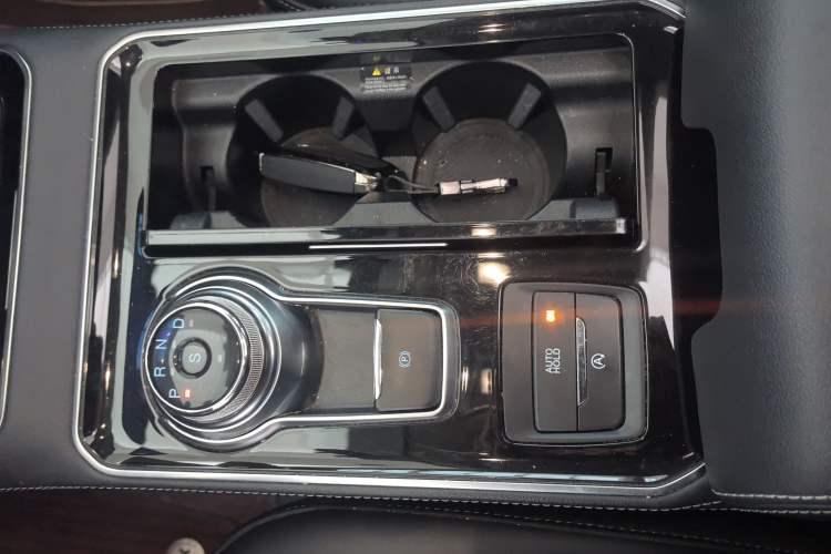 Used Ford Edge 2021 PLUS EcoBoost 245 Two-Wheel-Drive Platinum Edition 5 Seats
