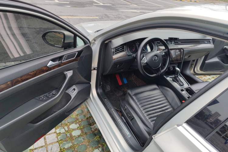 Used Volkswagen Magotan 2019 330TSI DSG Leading Model China VI Standard