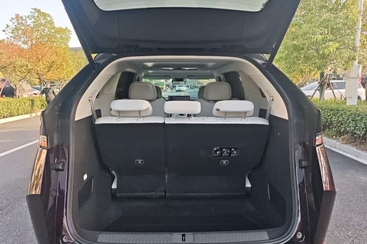 Used XPeng X9 2025 740 Ultra-Long Range Max
