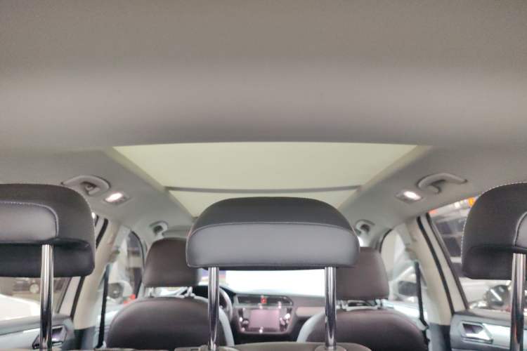 Used Volkswagen Tiguan L 2017 330TSI Automatic Two-Wheel Drive Luxury Edition
