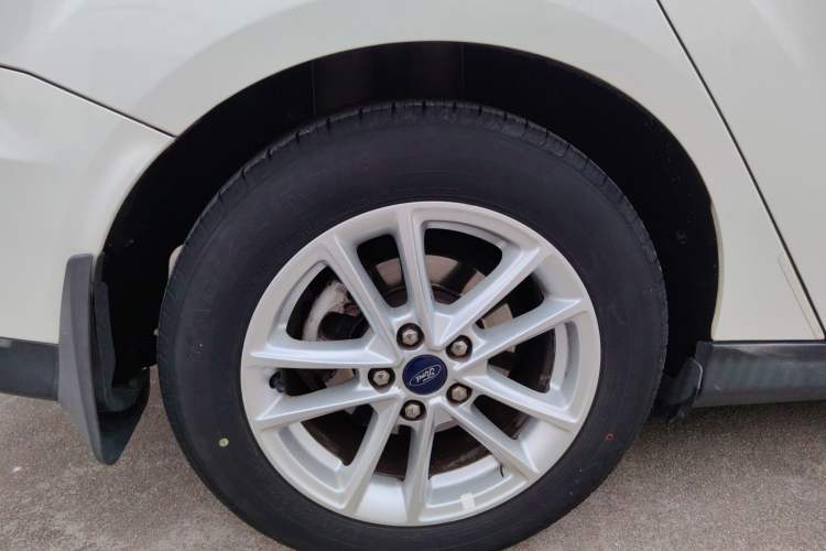 Used Ford Focus 2017 Sedan EcoBoost 125 Automatic Supreme Style SmartDrive Edition
