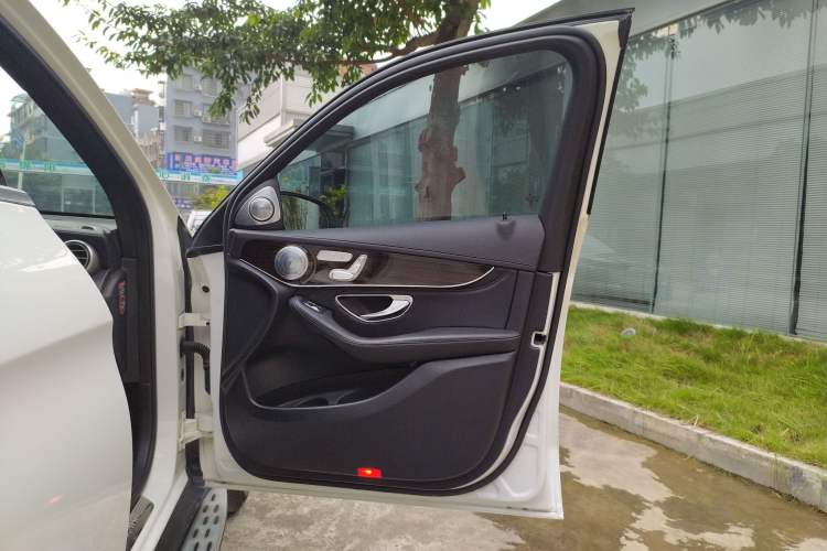 Used Mercedes-Benz GLC 2016 GLC 260 4MATIC Luxury Model
