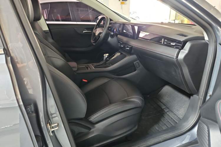 Used Roewe i5 2023 1.5L CVT Luxury Edition
