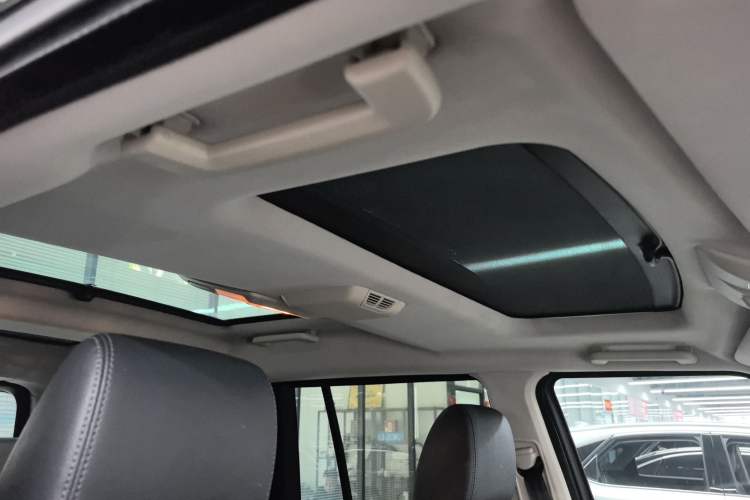 Used Land Rover Discovery 2016 3.0 SC Obsidian Black Heritage Edition SE
