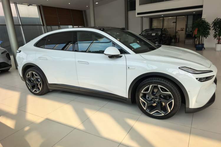 Used ONVO L60 2024 85 kWh All-Wheel Drive
