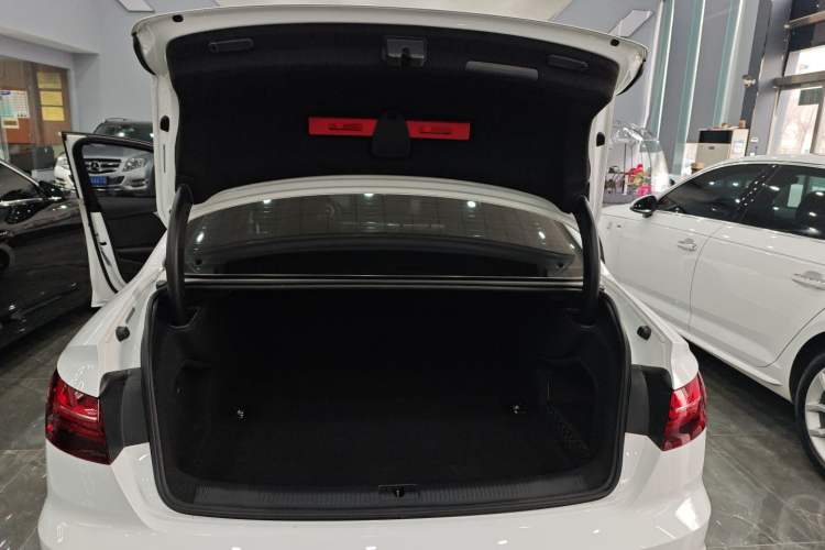 Used Audi A4L 2020 40 TFSI Fashionable and Elegant Model
