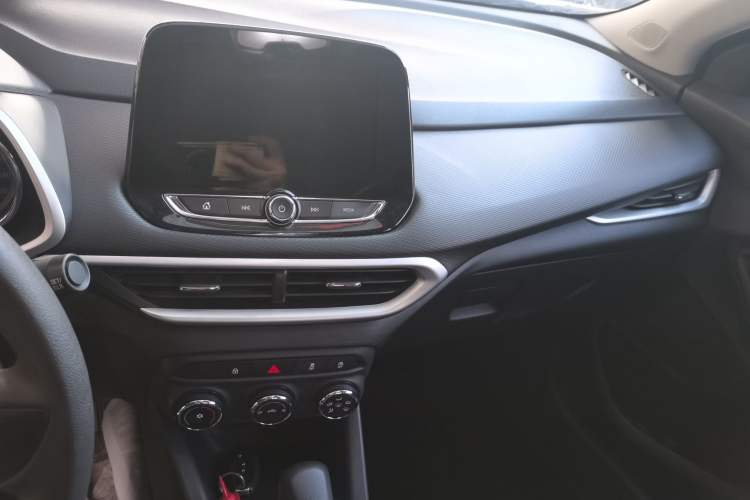 Used Chevrolet Trax 2019 325T Automatic Sport Edition China VI Standard
