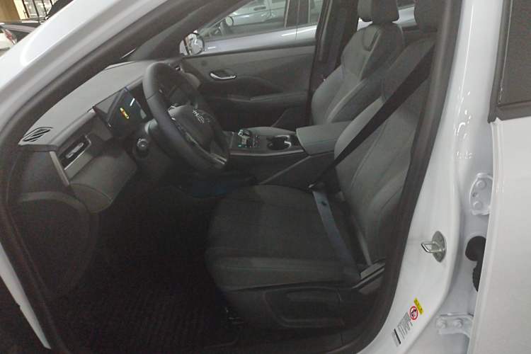 Used BYD Qin PLUS 2025 DM-i Smart Drive 55KM Leading Model
