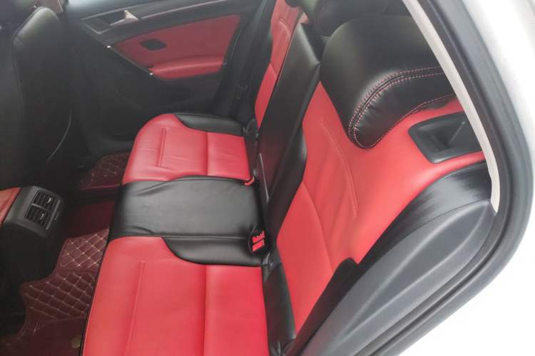 Used Volkswagen Golf 2017 1.6L Automatic Comfort Million-Vehicle Anniversary Edition
