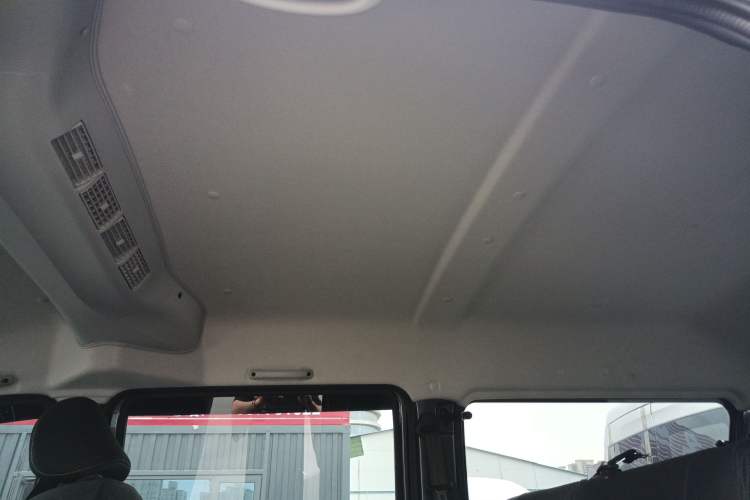 Used Jinbei Gold Hiace M Classic 2024 1.5L Engineering Lion Passenger Vehicle 5 Seats
