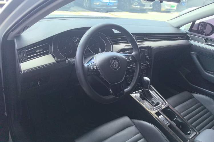 Used Volkswagen Magotan 2018 330TSI DSG Advanced Model
