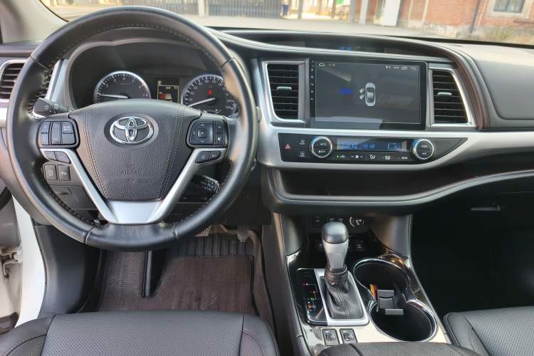 Used Toyota Highlander 2018 2.0T Four-Wheel Drive Luxury Edition 7 Seats China V Emission Standard
