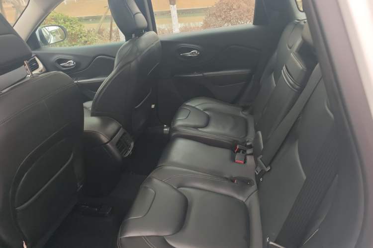 Used  Cherokee 2016 2.0L Superior Edition
