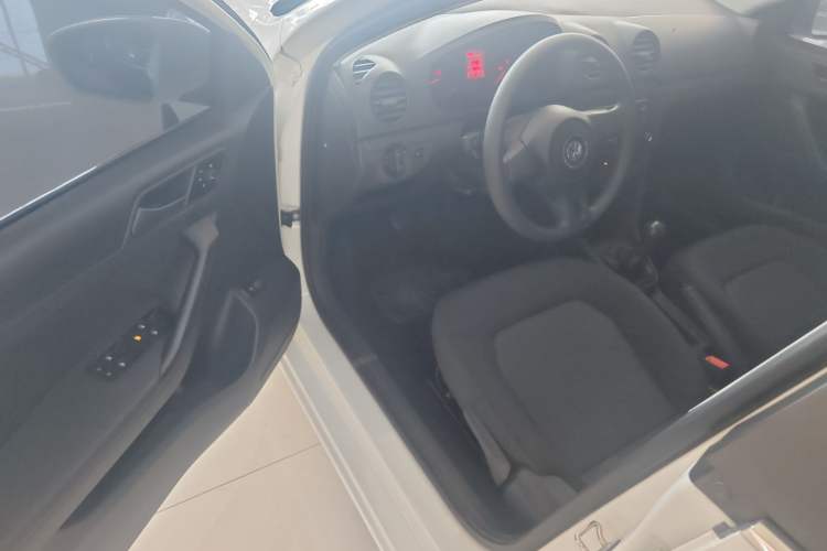 Used Volkswagen Jetta 2015 Value Edition 1.6L Manual Fashionable Style
