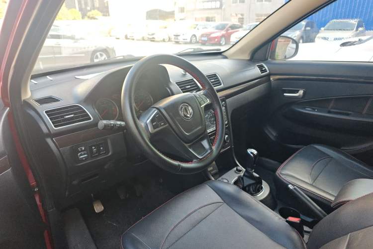 Used Dongfeng Fengon 360 2015 1.5L Manual Luxury 7-Seater China IV Standard
