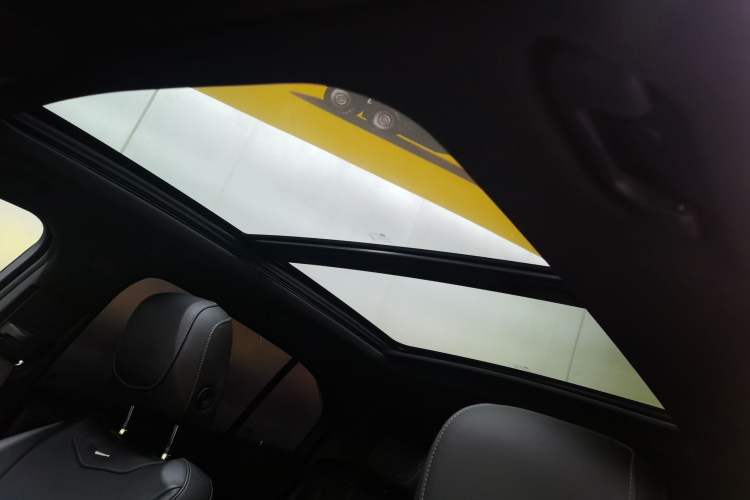 Used Cadillac XT4 2020 28T Two-Wheel-Drive Leading Version
