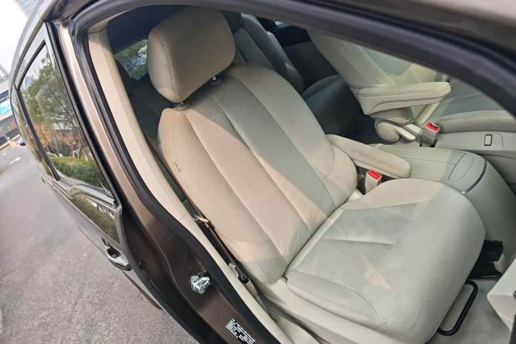 Used Buick GL8 2023 Land Executive Class Comfort Model