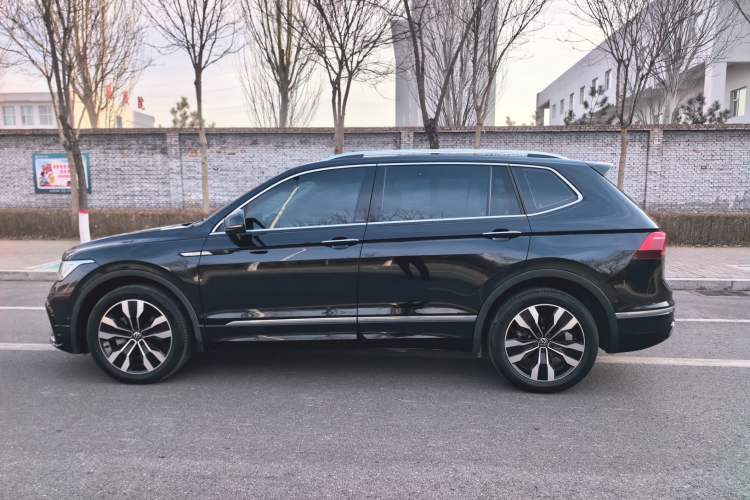 Used Volkswagen Tiguan L 2023 330TSI Automatic Two-Wheel Drive R-Line Enjoyment Edition
