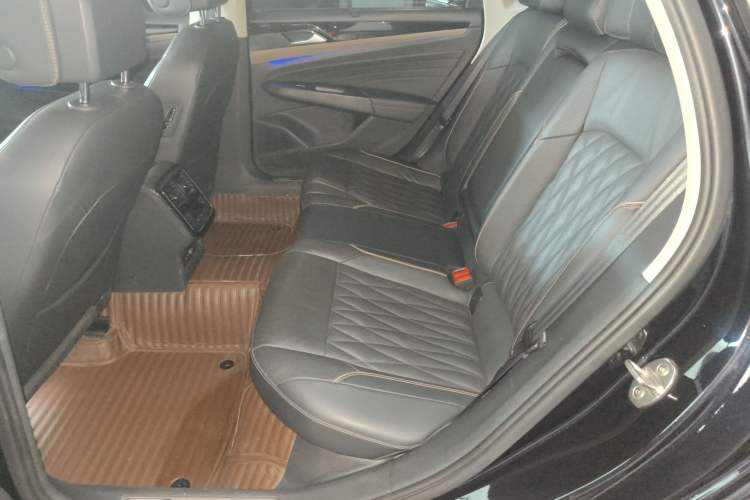 Used Volkswagen Passat 2020 330TSI Luxury Edition China VI
