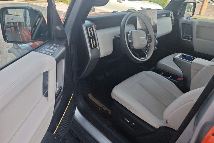 Used  V23 2025 401 Two-Wheel Drive Intelligent Driving Version
