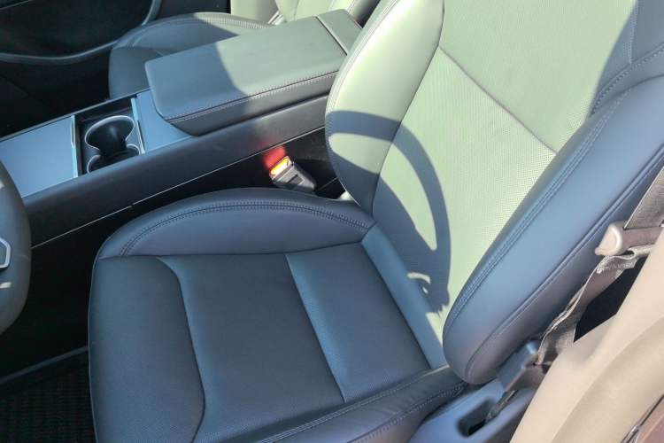 Used Tesla Model Y 2025 Rear-Wheel-Drive Version