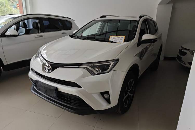 Used Toyota RAV4 2016 2.0L CVT Two-Wheel Drive Fashion Edition China V Standard
