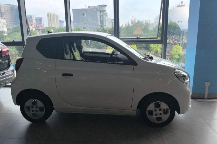 Used Roewe Clever 2021 302 km New Four-Seater Super-Efficient Version
