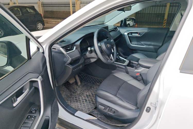 Used Toyota Wildlander 2023 2.0L CVT Two-Wheel Drive Luxury PLUS Edition