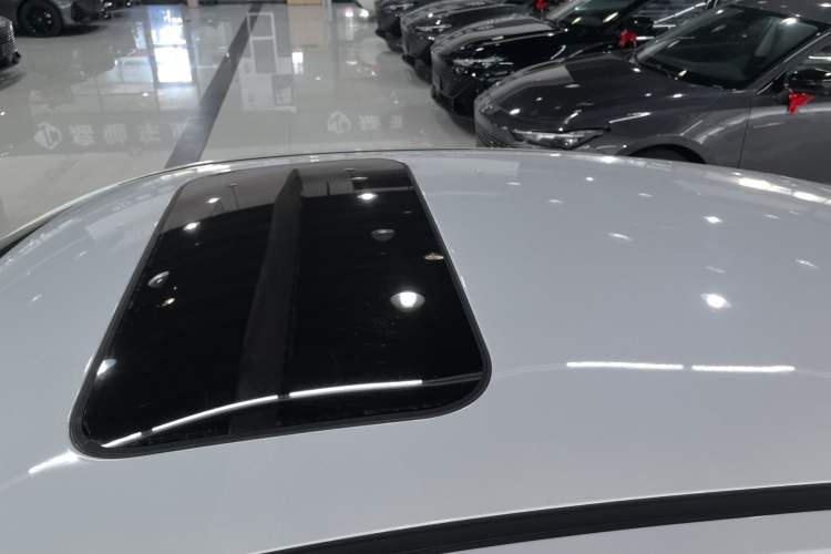 Used Changan UNI-V iDD 2023 ZhiDian iDD 1.5T 113km Smart & Fun Version
