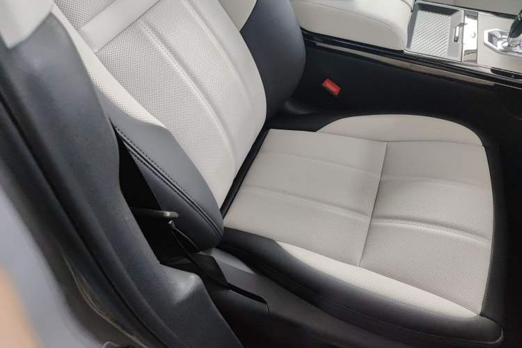 Used Land Rover Range Rover Evoque 2023 Aurora L 249 PS Luxury Edition
