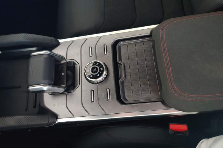 Used Jetour Traveler 2023 2.0T All-Wheel Drive CrossPRO+
