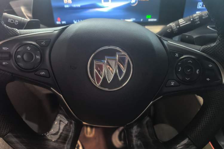 Used Buick GL8 2023 ES Lu Zun Deluxe Model
