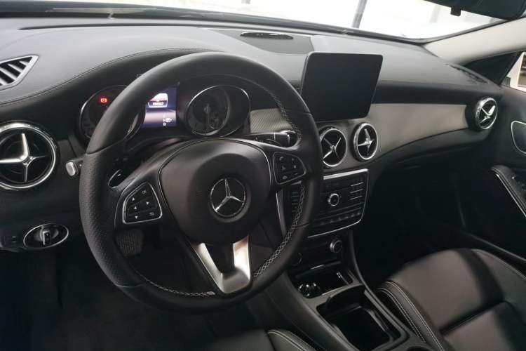Used Mercedes-Benz GLA 2016 GLA 220 4MATIC Fashion Edition
