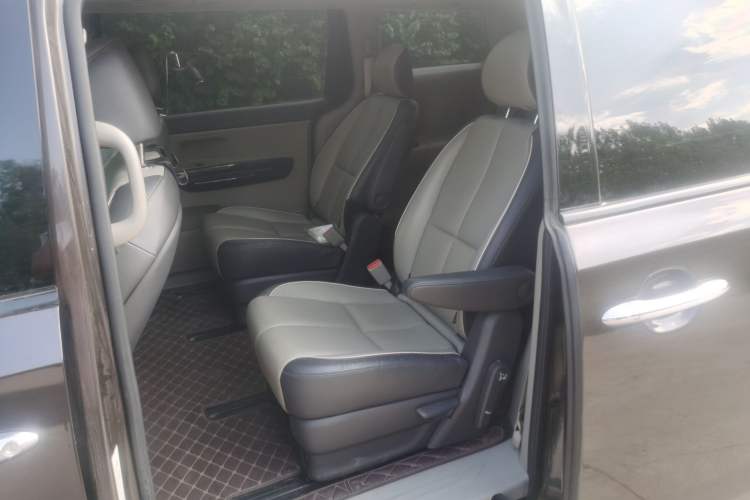 Used Kia Carnival 2015 2.2T Luxury Edition China IV
