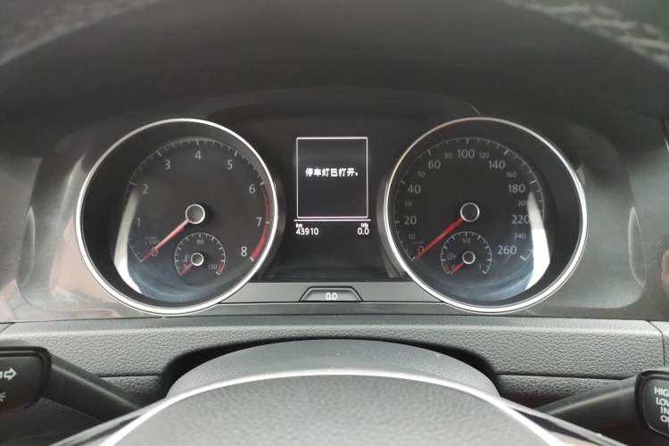 Used Volkswagen Golf 2017 1.6L Automatic Comfort Million-Vehicle Anniversary Edition
