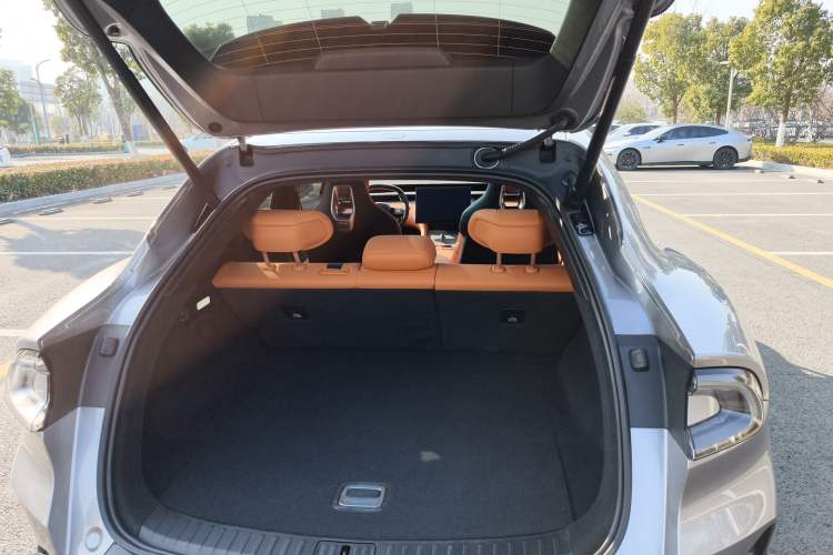 Used  YU7 2025 Ultra-Long Range High-Performance All-Wheel-Drive Max Edition
