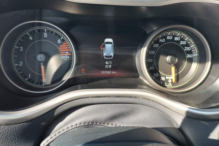 Used  Cherokee 2016 2.4L Leading Smart Version