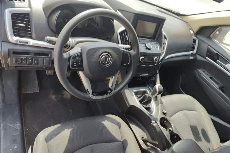 Used Dongfeng Aeolus AX7 2015 2.0L Manual Zhiyue Model
