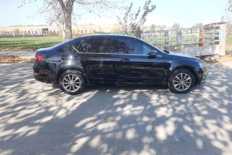 Used Skoda Octavia 2018 1.6L Automatic Comfort Edition
