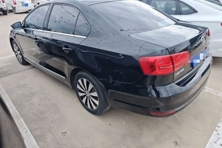 Used Volkswagen Sagitar 2017 230TSI Automatic Comfort Version
