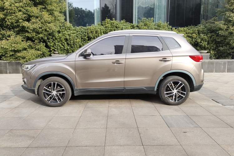 Used Bestune X40 2017 1.6L Manual Luxury Model
