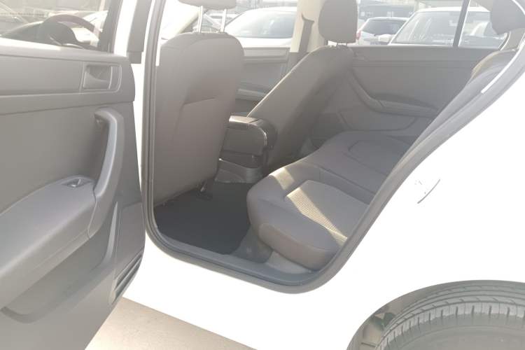 Used Volkswagen Santana 2016 1.6L Manual Fashion Edition
