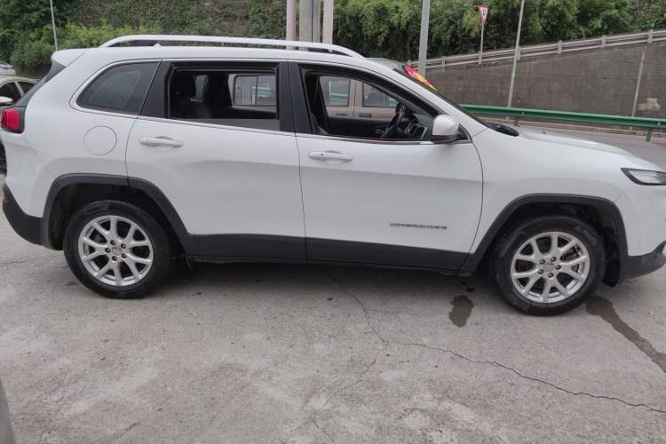 Used  Cherokee 2016 2.4L Leading Edition
