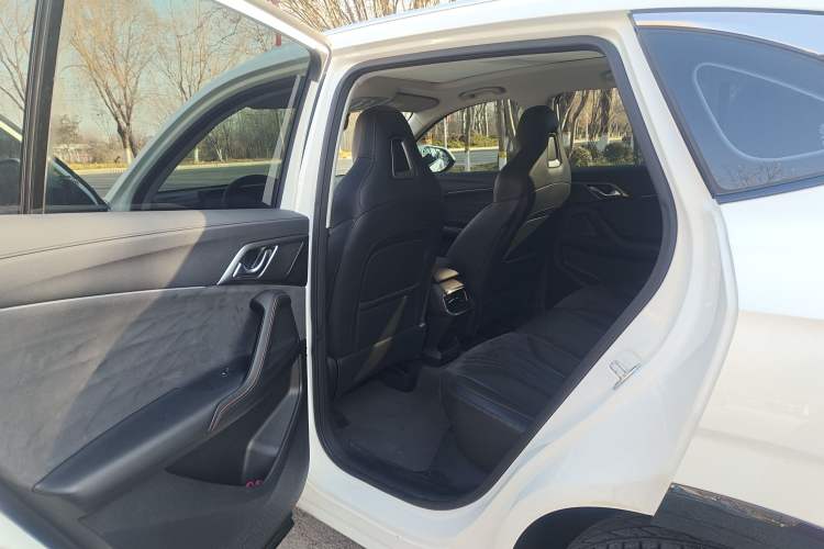 Used Roewe D5X DMH 2024 135 Tech Edition