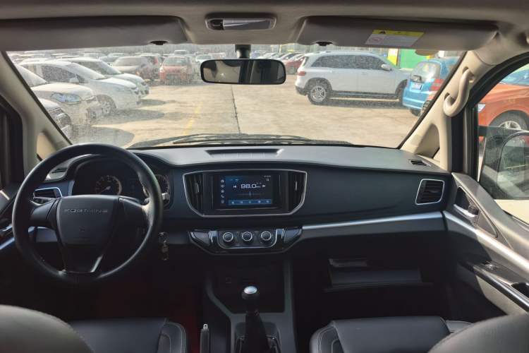 Used FORTHING Lingzhi 2023 M5L 1.6L Comfort 9-Seater
