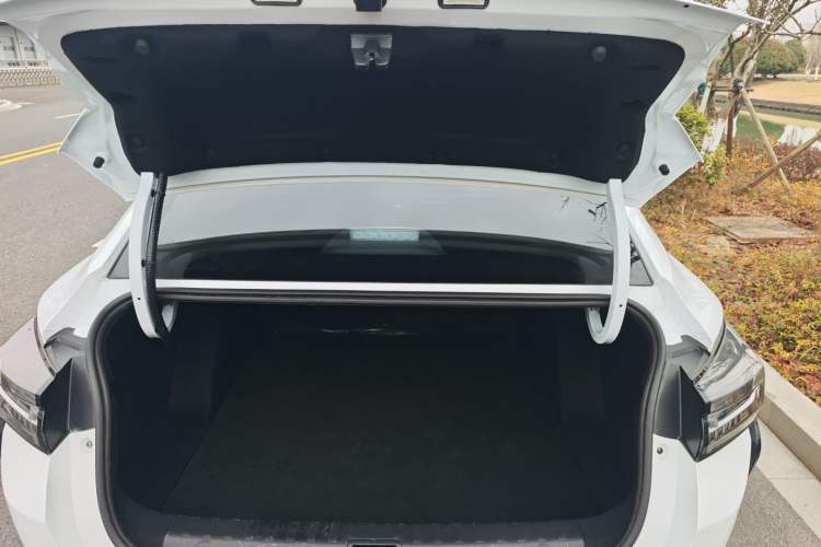 Used Dongfeng Aeolus Yixuan 2023 Mach Edition 1.5L Automatic Chasing Shadow Version
